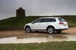 Volkswagen Golf Alltrack 2017 года (UK)